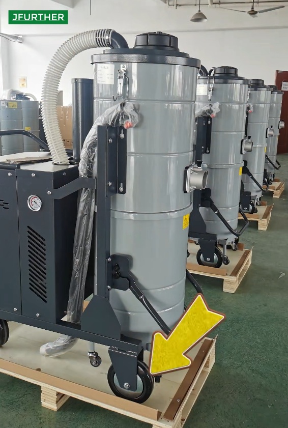 heavy duty industrial vacuum cleaner